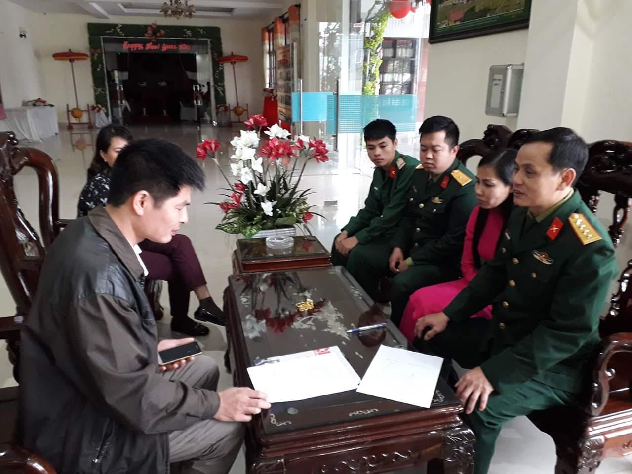 Hành động đẹp của Binh nhất Trần Văn Hậu